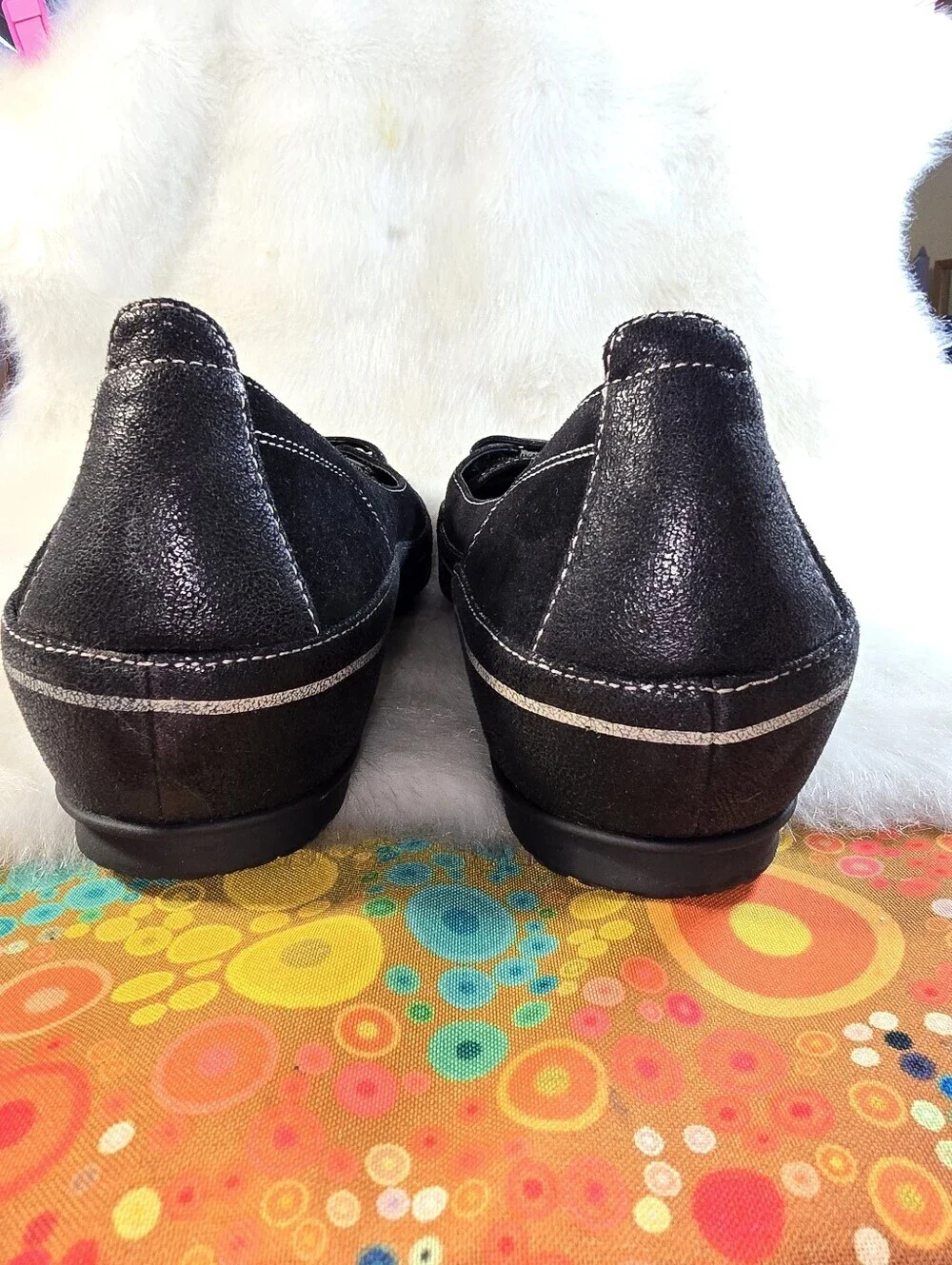 VS . comfortable black